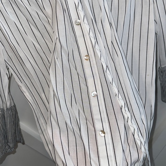 Off the shoulder blouse women’s size Small - Picture 2 of 4